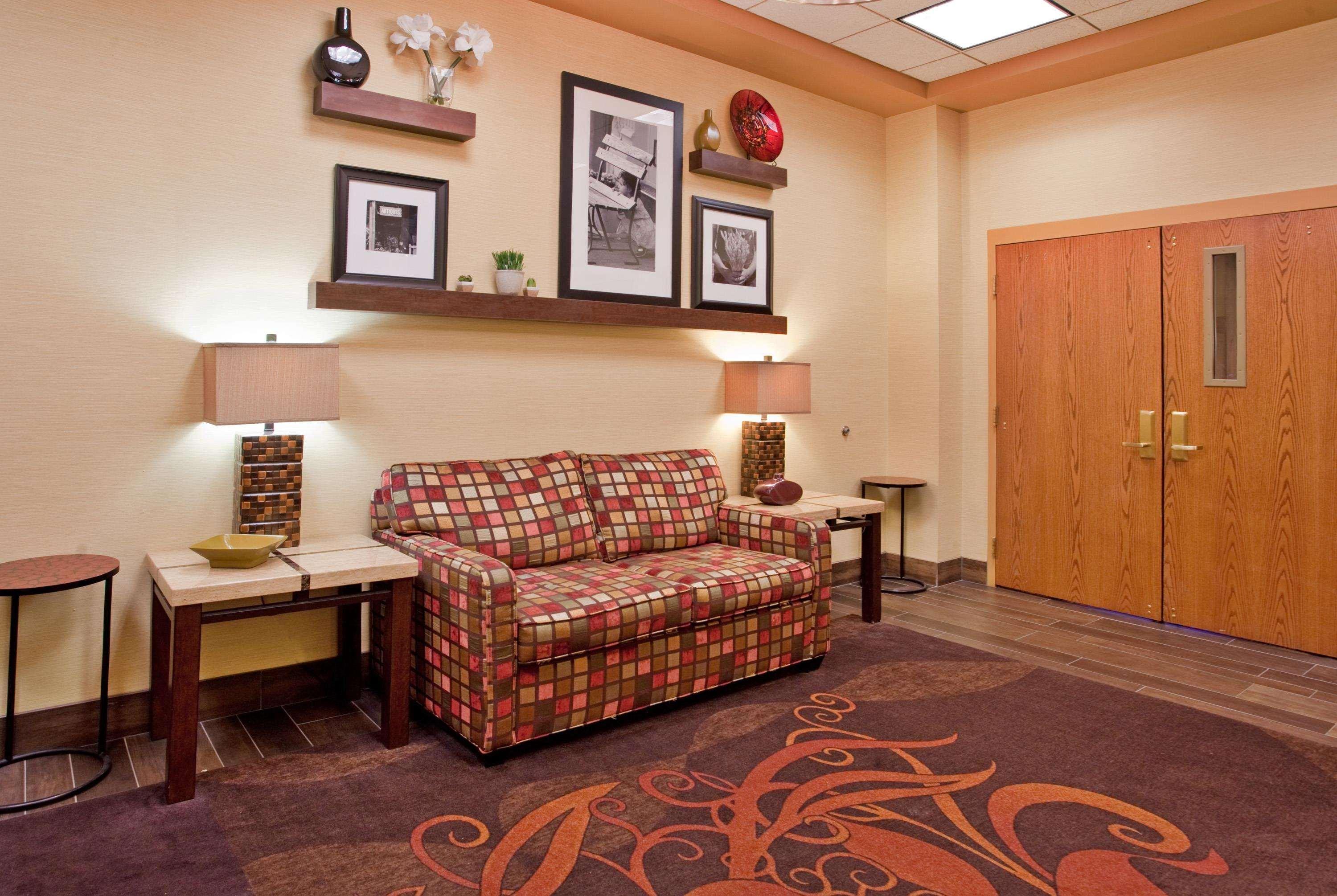 Hampton At Tin Lizzie Gaming Hotel 3*